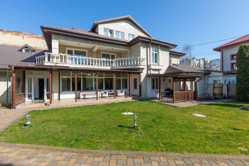 Bacau, proprietate exclusivista ultracentrala, eleganta, spatiu si rafinament.